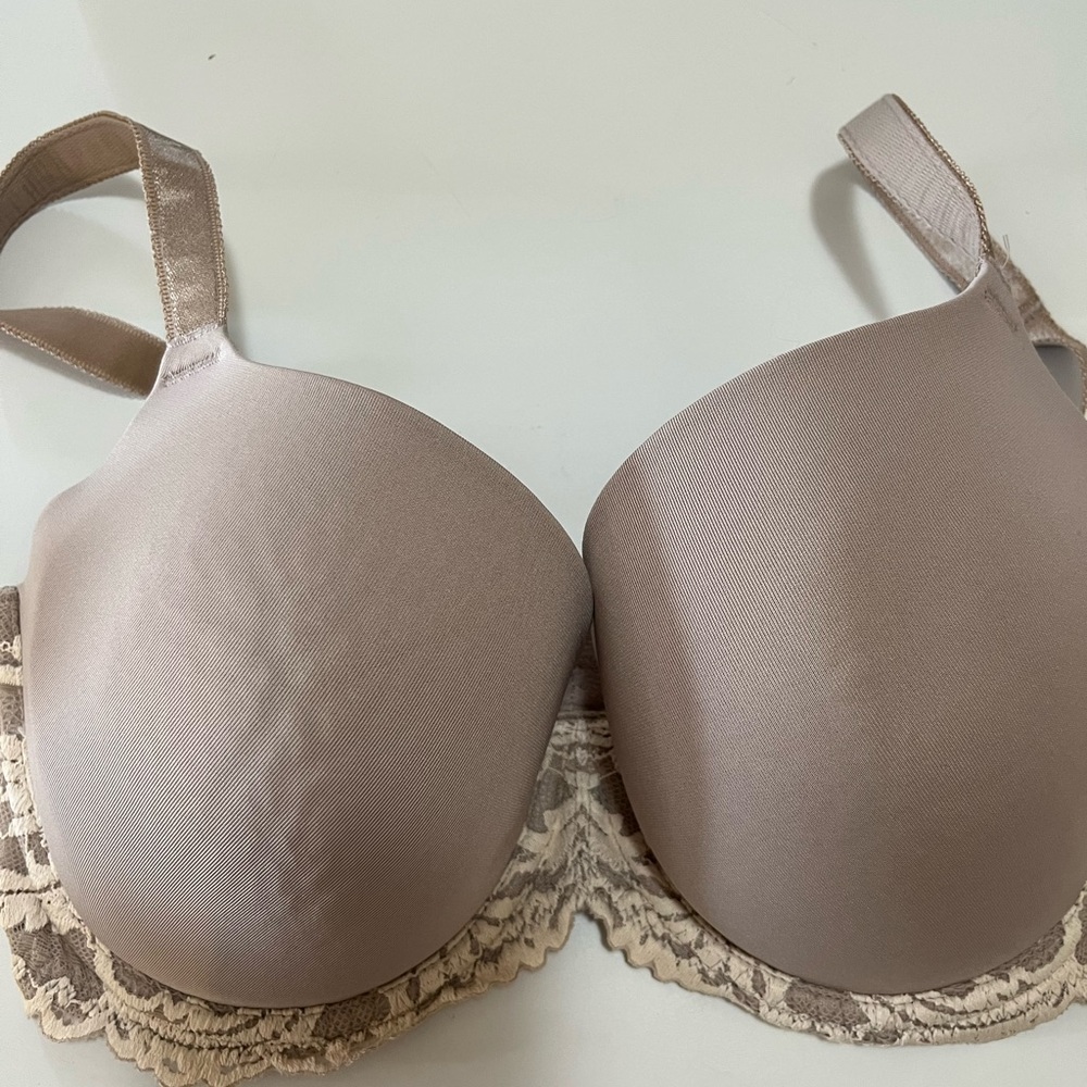 Like New Wacoal T Shirt Bra US size 32G (UK 32F)